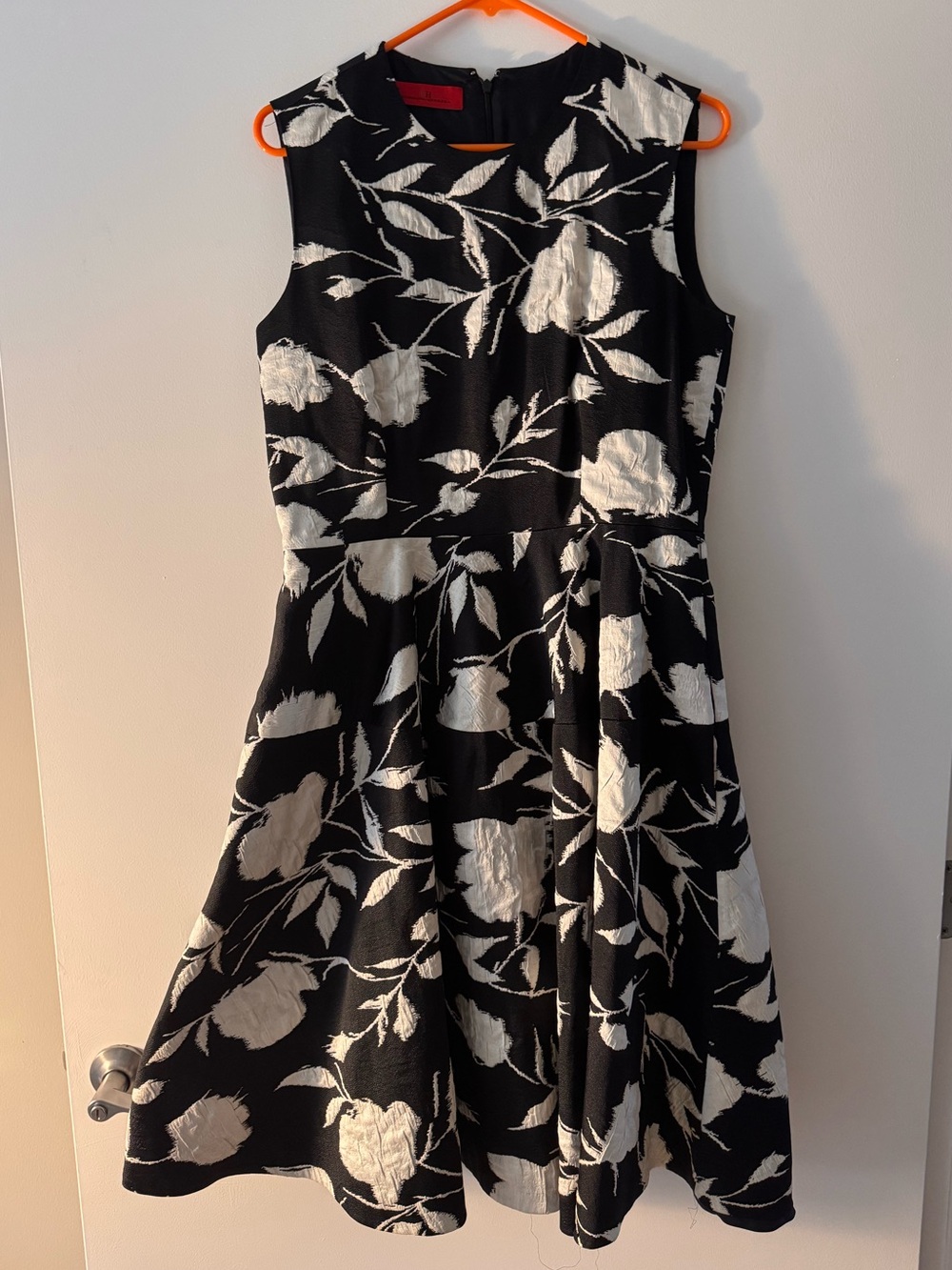 CH Carolina Herrera Black Ivory Floral Jacquard Fit & Flare Dress Pockets Size 8